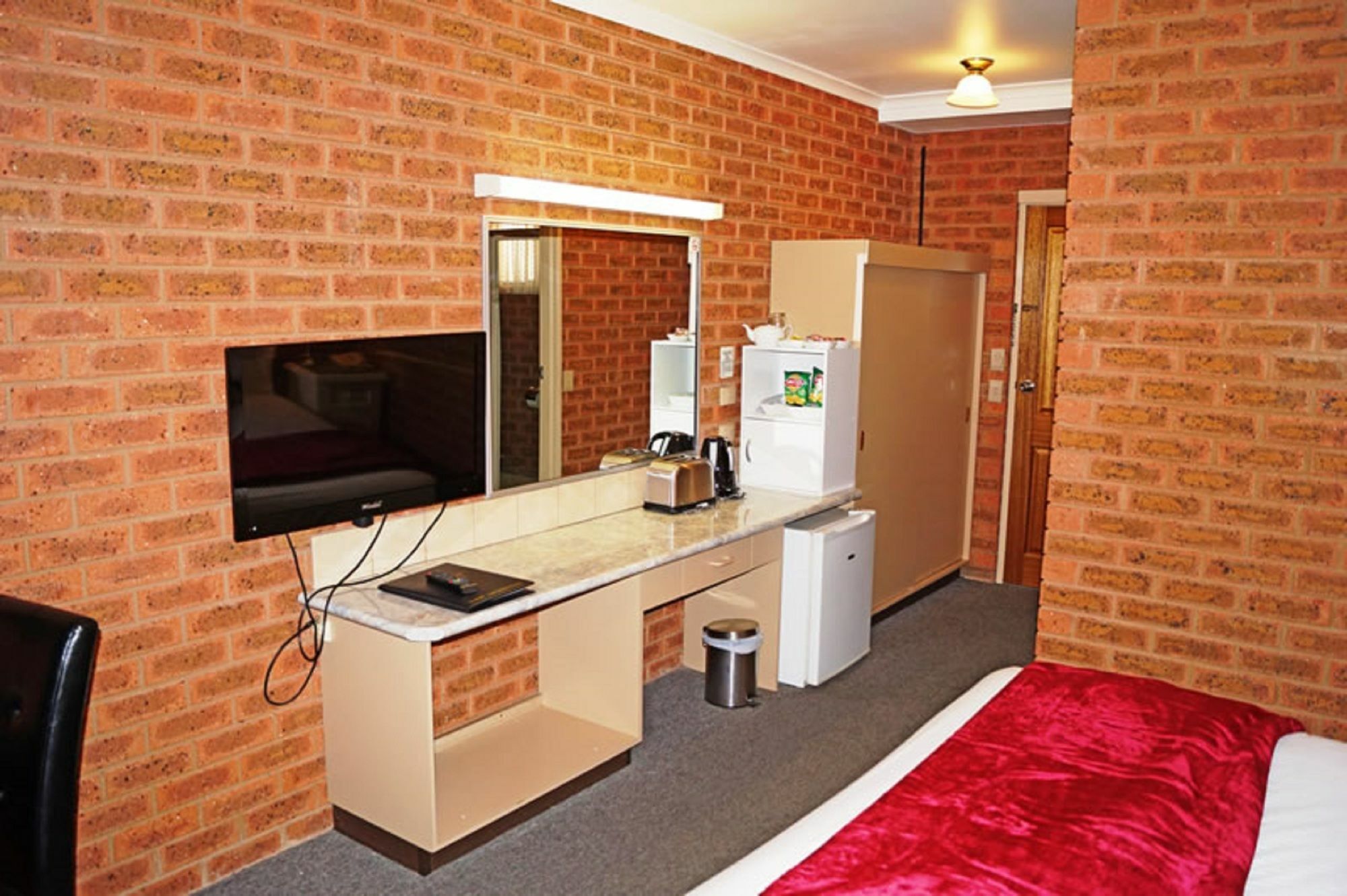 Central Motor Motel 4*